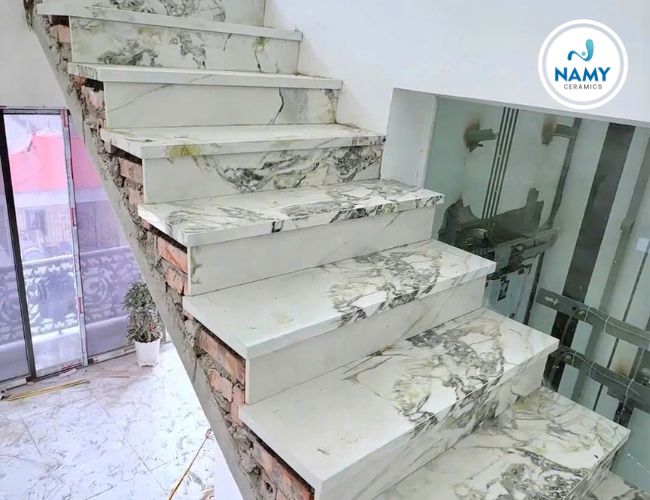 Cầu thang đá nung kết Primavera với đường vân độc đáo
