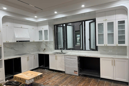 đá nung kết ốp bếp trắng vân mây