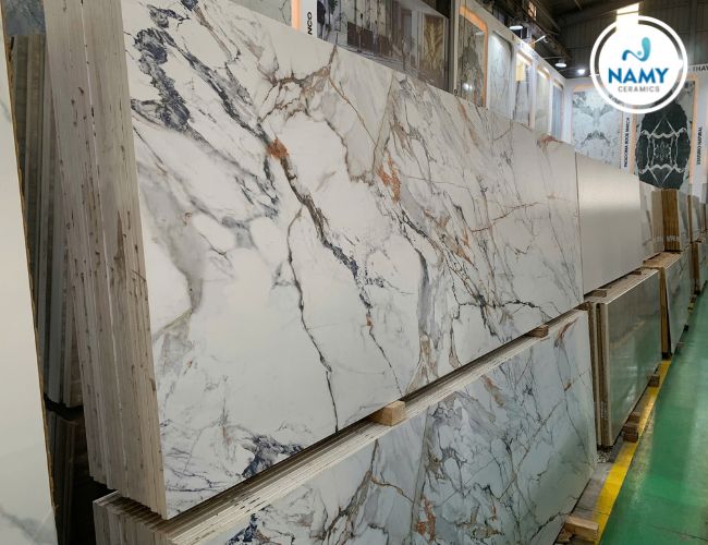 Đường vân tinh xảo của mặt đá