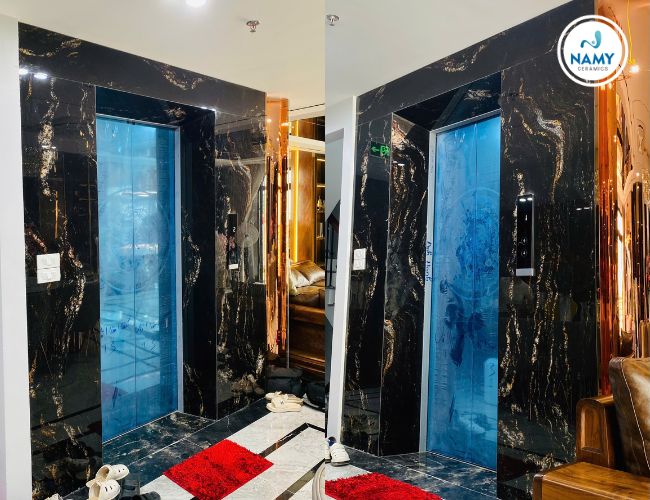 Thang máy ốp đá Black Fusion tạo điểm nhấn thị giác mạnh mẽ cho căn nhà.