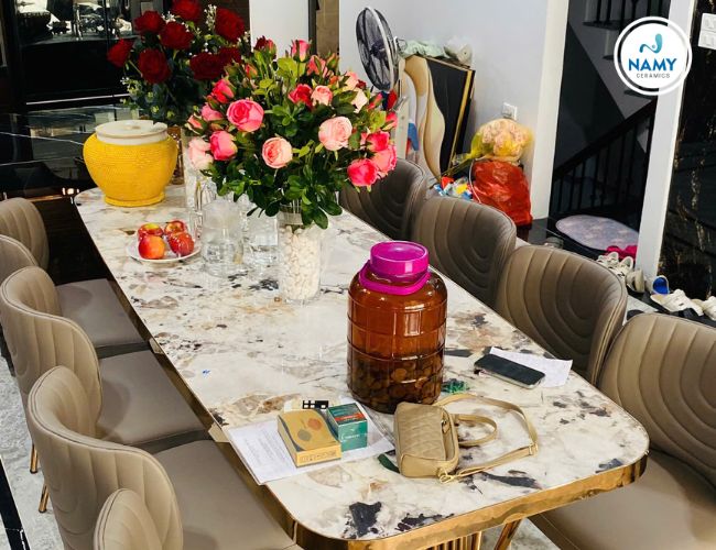 Arabescato Gold với đường vân độc đáo.