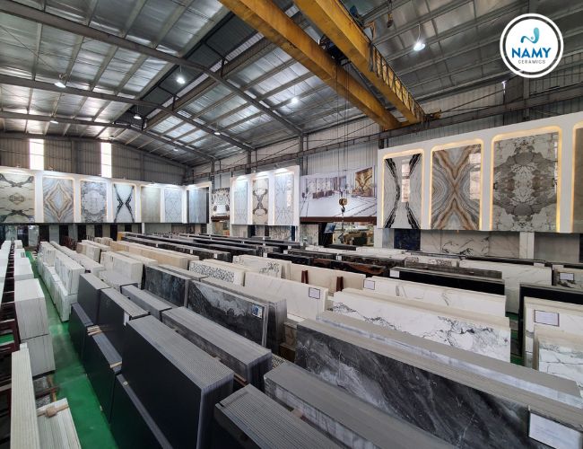 Tổng kho đá nung kết Namy Ceramics đã phát triển 15 năm trong thị trường gạch đá Việt Nam.