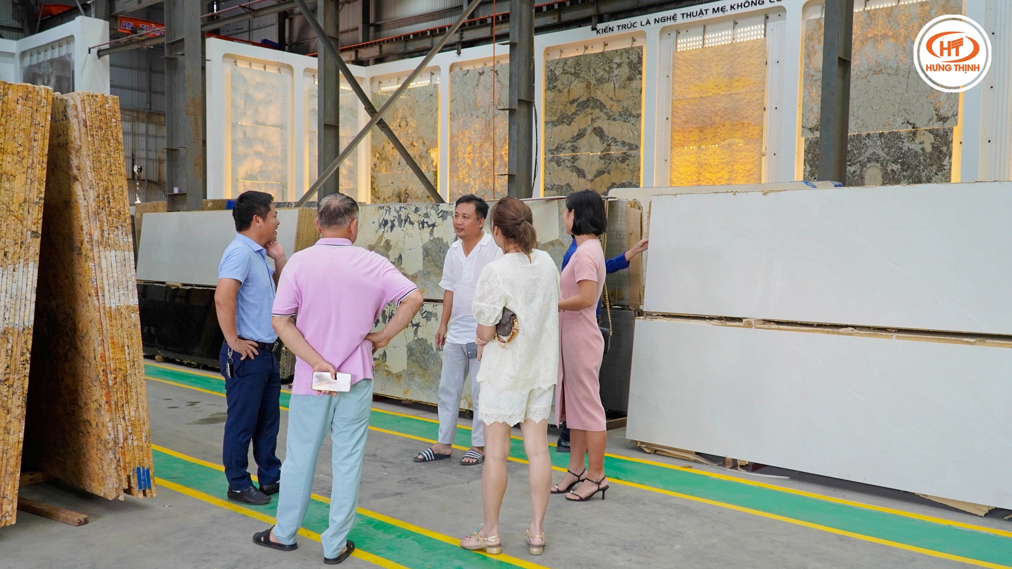 Quý đối tác, Quý khách hàng tham quan kho đá Hưng Thịnh Hải Phòng