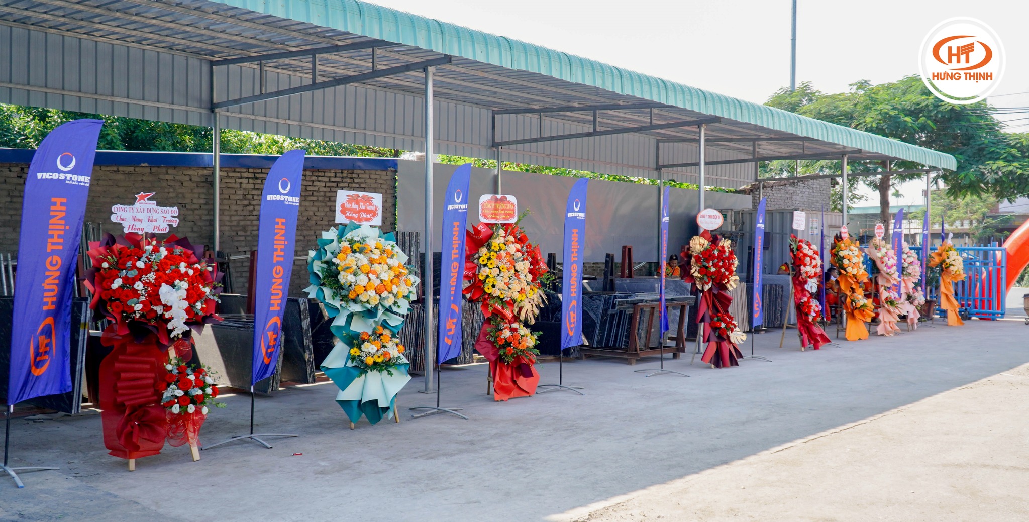 Kho đá Hưng Thịnh Hải Phòng đón nhận những lãng hoa, lời chúc nồng hậu đến từ Quý đối tác, khách hàng cùng các chi nhánh khác
