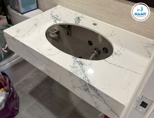 Đá nung kết hoàn toàn dễ dàng cho việc lau chùi, vệ sinh khi sử dụng.